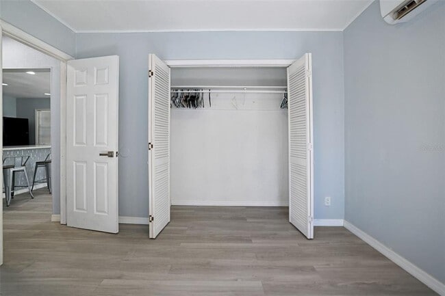 Building Photo - 524 6th Ave NE