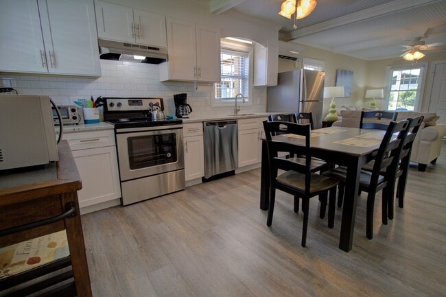 Building Photo - Year Round 2BR 1BA Unit On Topsail Island