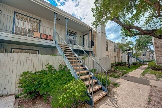 Building Photo - 6606 De Moss Dr