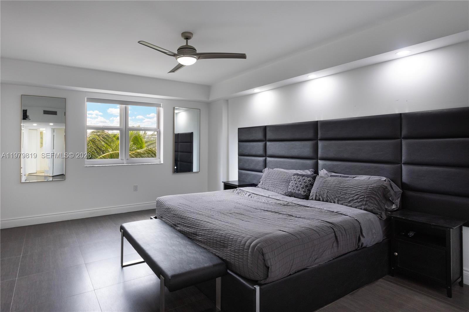 Building Photo - 19900 E Country Club Dr