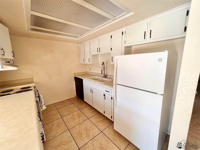 Building Photo - 2045 S 14th Ave