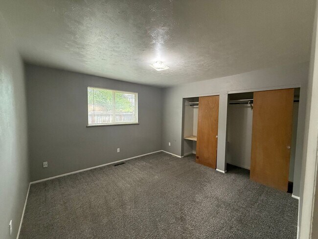 Building Photo - 640 S 40th St