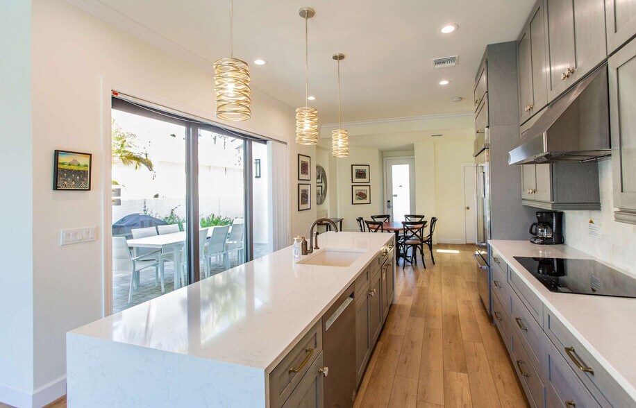 Building Photo - 588 111th Ave N