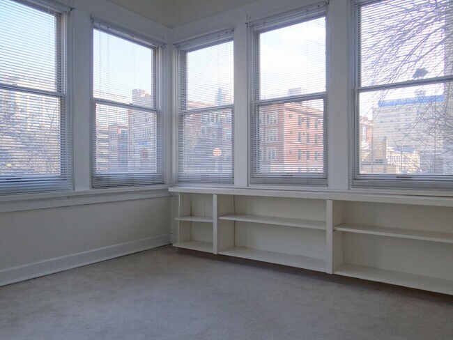 Building Photo - Charming 3 BD/2 BATH right across the stre...