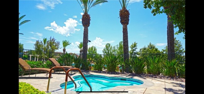 Building Photo - Luxurious 2 + 2.5 Belcaro 2392 SQFT Retire...
