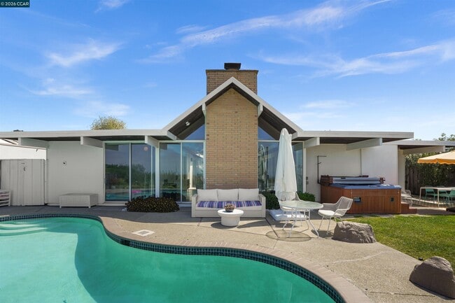 Building Photo - 8021 Shay Dr