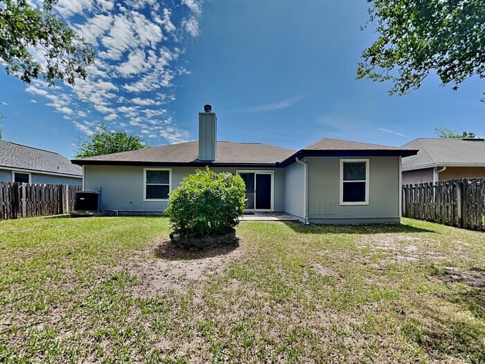 Building Photo - 6656 Delta Post Dr W