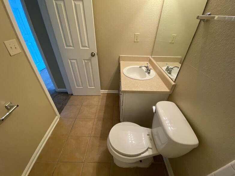 Building Photo - 4832 Royal Run Dr