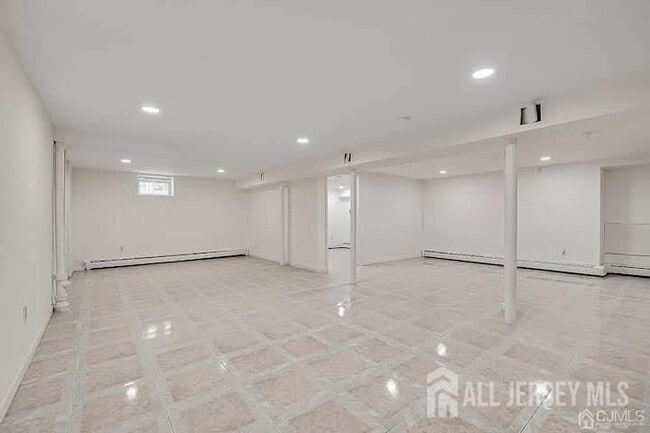 Building Photo - 3993 Park Ave