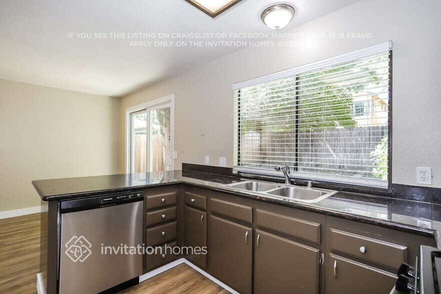 Building Photo - 3503 Del Sol Way