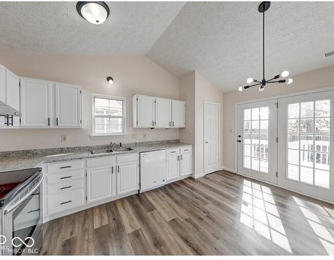 Building Photo - 7621 Orchard Village Dr
