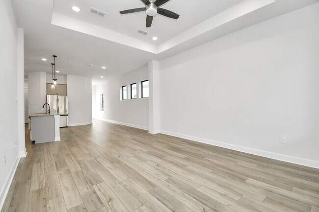 Building Photo - 1535 Park Path Dr