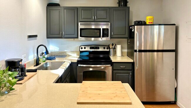 Building Photo - 3363 Madison Ave