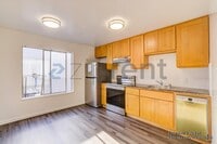 Building Photo - Unit 4