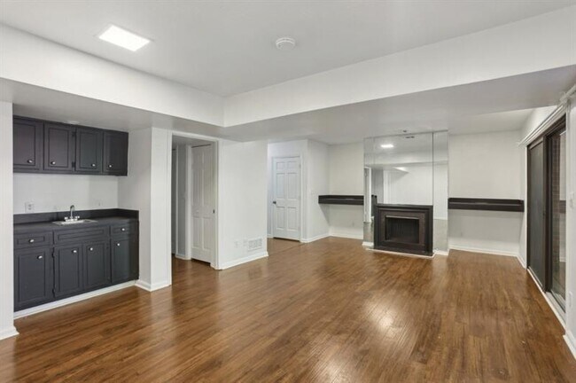 Building Photo - 49 Willow Glen NE