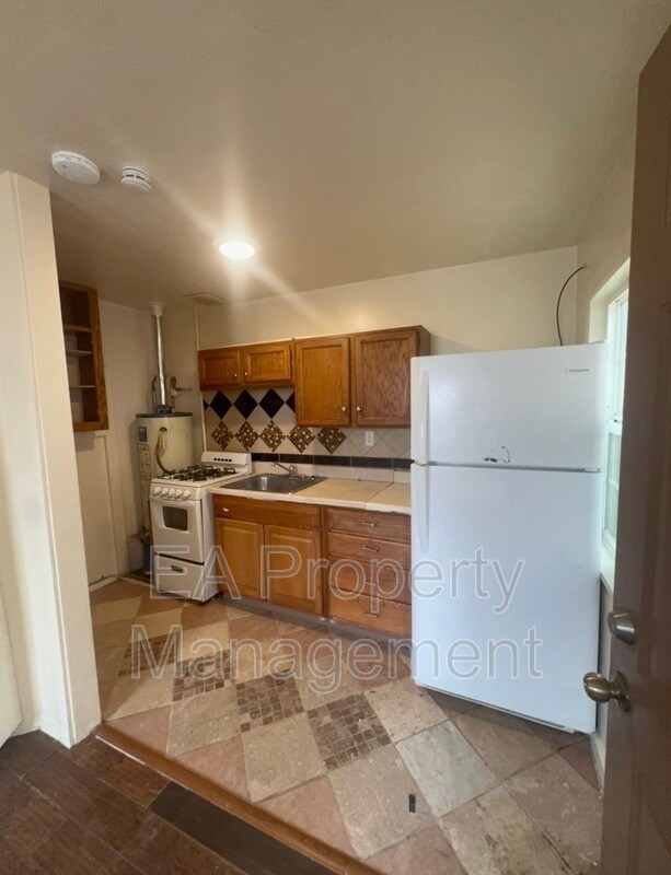 Building Photo - 529 Alvarado Dr SE