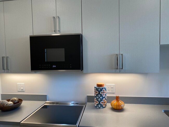 Building Photo - 409 Elm St