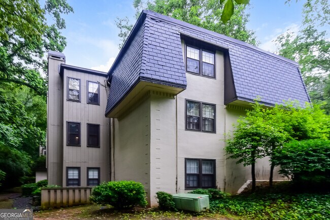 Building Photo - 140 Lablanc Way NW