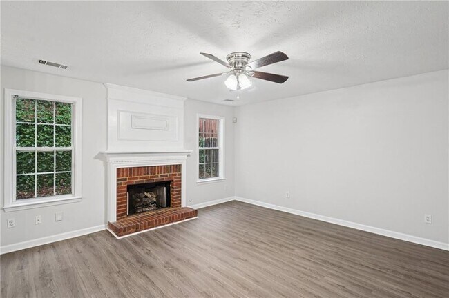 Building Photo - 3120 Northcliff Dr