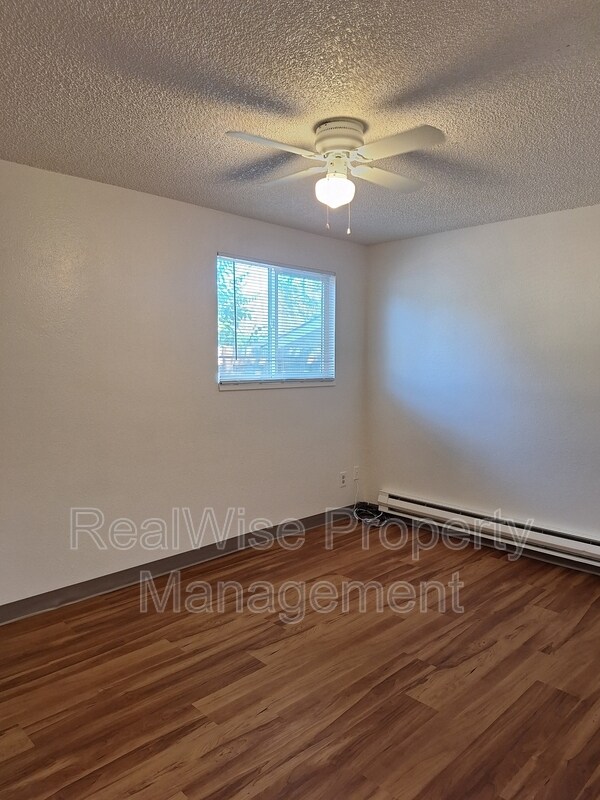 Building Photo - 302 Edwards St