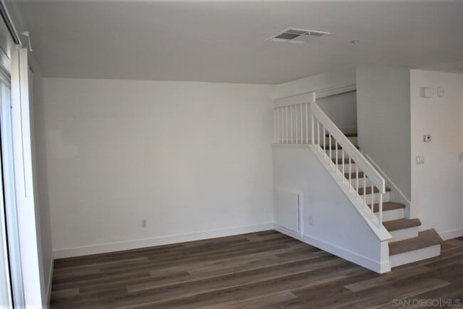 Building Photo - 2357 Kings View Cir