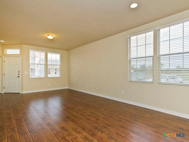 Building Photo - 335 Rachel St