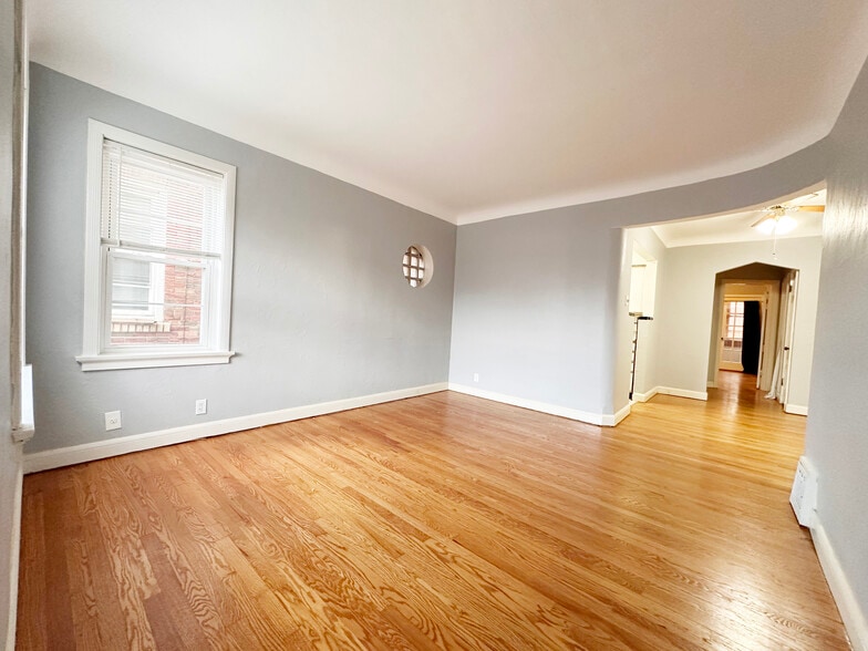 Building Photo - 5816 Mardel Ave