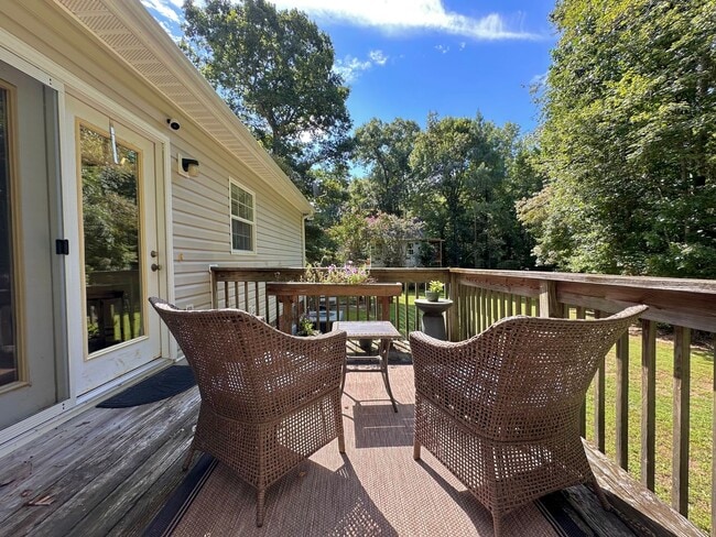 Building Photo - Charming Country Cottage Only 23 Mins from...