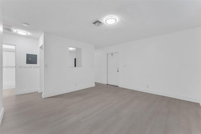 Building Photo - 19 SE 4th Terrace