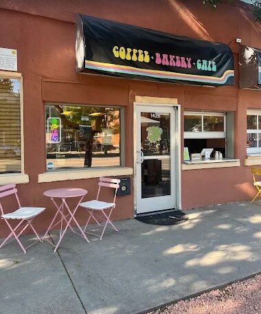 Cute coffee shop 5-min walk away - 2153 N Downing St