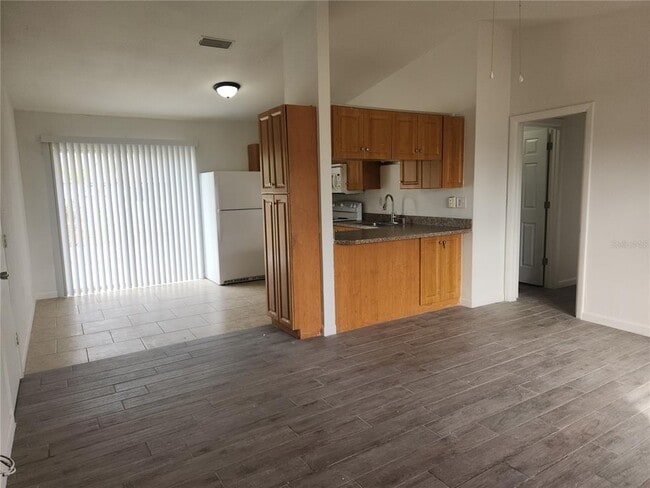 Building Photo - 1140 Queen Rd