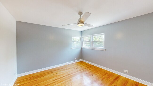 Building Photo - 4030 W North Shore Ave