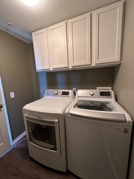 Building Photo - 385 Windmill Dr