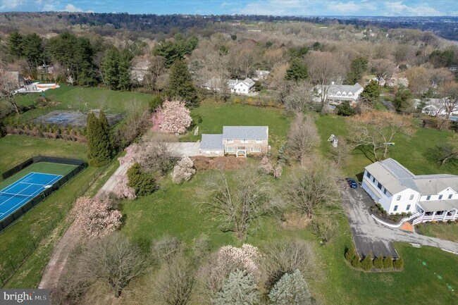 Building Photo - 1530 Briar Hill Rd