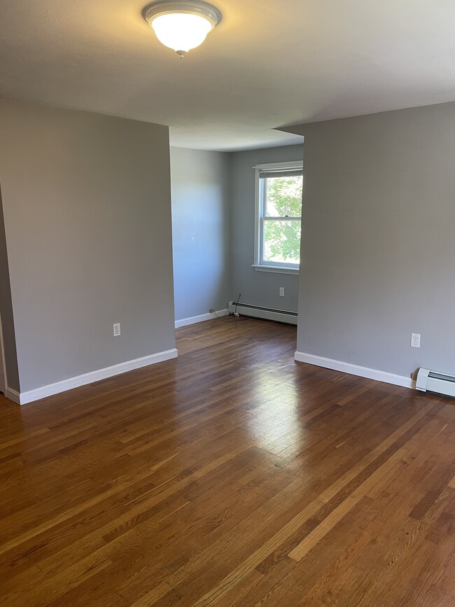 Living room wih area for desk - 123 Central St