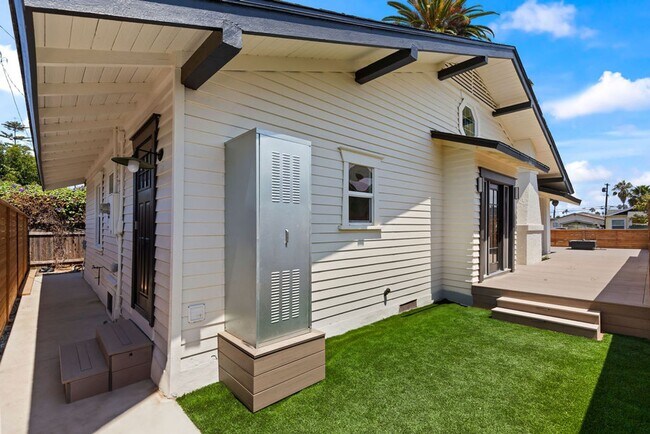 Building Photo - incredible home 3 bedroom, loft