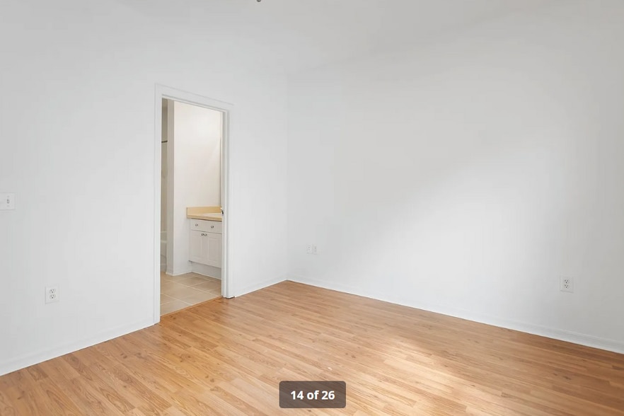 Building Photo - 18001 Richmond Pl Dr