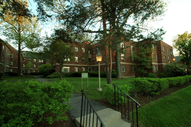 Building Photo - Canterbury Court Apartments