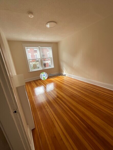 Building Photo - 6 Barrows St