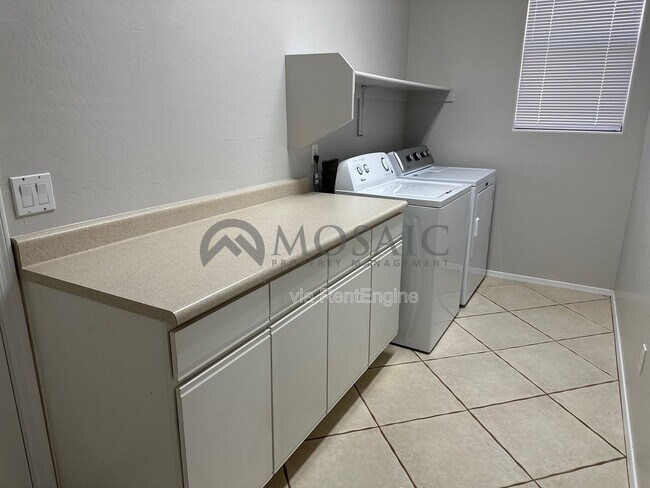 Building Photo - 121 W Birchwood Pl