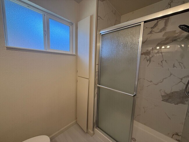 Building Photo - 6868 Barbara Lee Cir