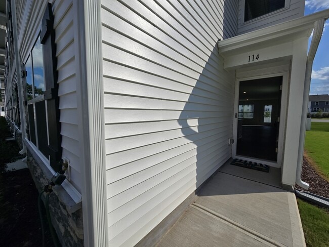 Building Photo - 114 Holmes Corner Dr