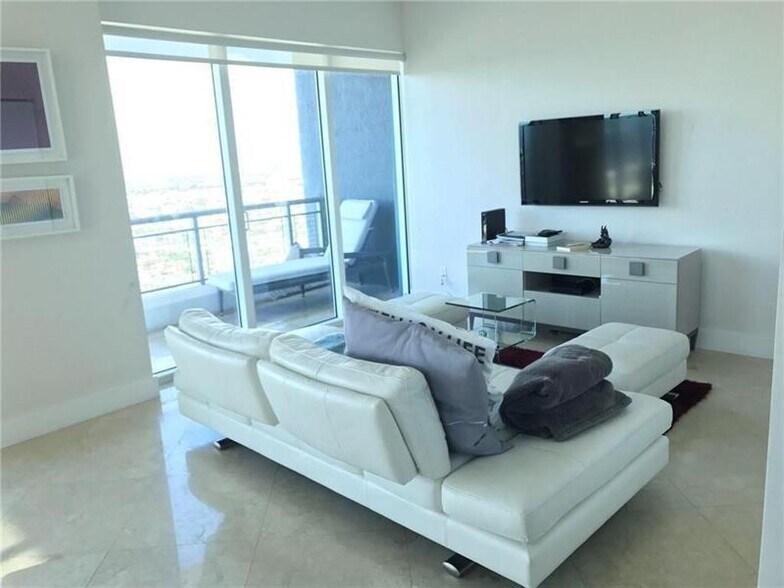 Building Photo - 60 SW 13th St