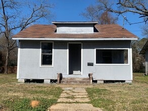 Building Photo - 3032 Desoto St