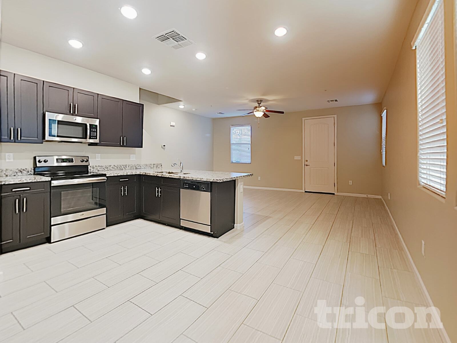 Building Photo - 12550 W Hummingbird Terrace