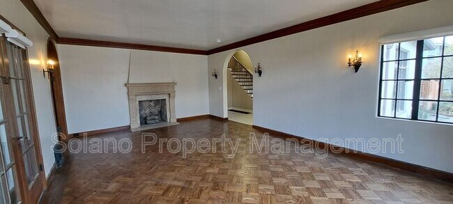 Building Photo - 290 E B St