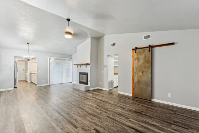 Building Photo - Charming Updated Gem Near Quail Springs!