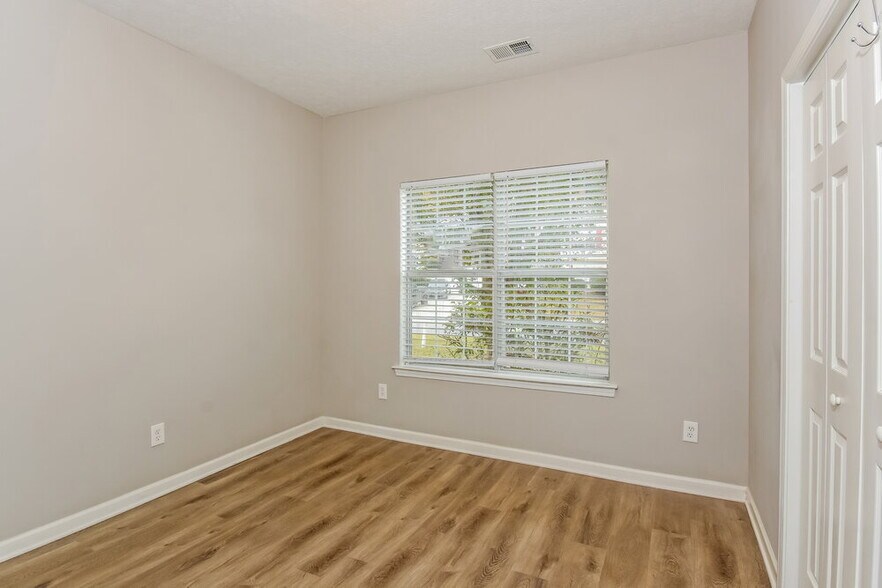 Building Photo - 3615 Clubside Walk