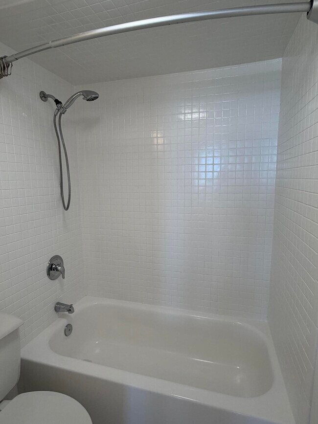 Building Photo - 5600 N Flagler Dr