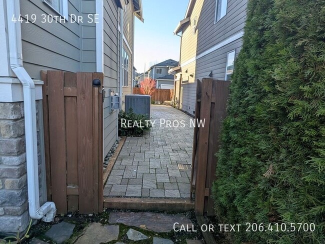 Building Photo - 4419 30th Dr SE